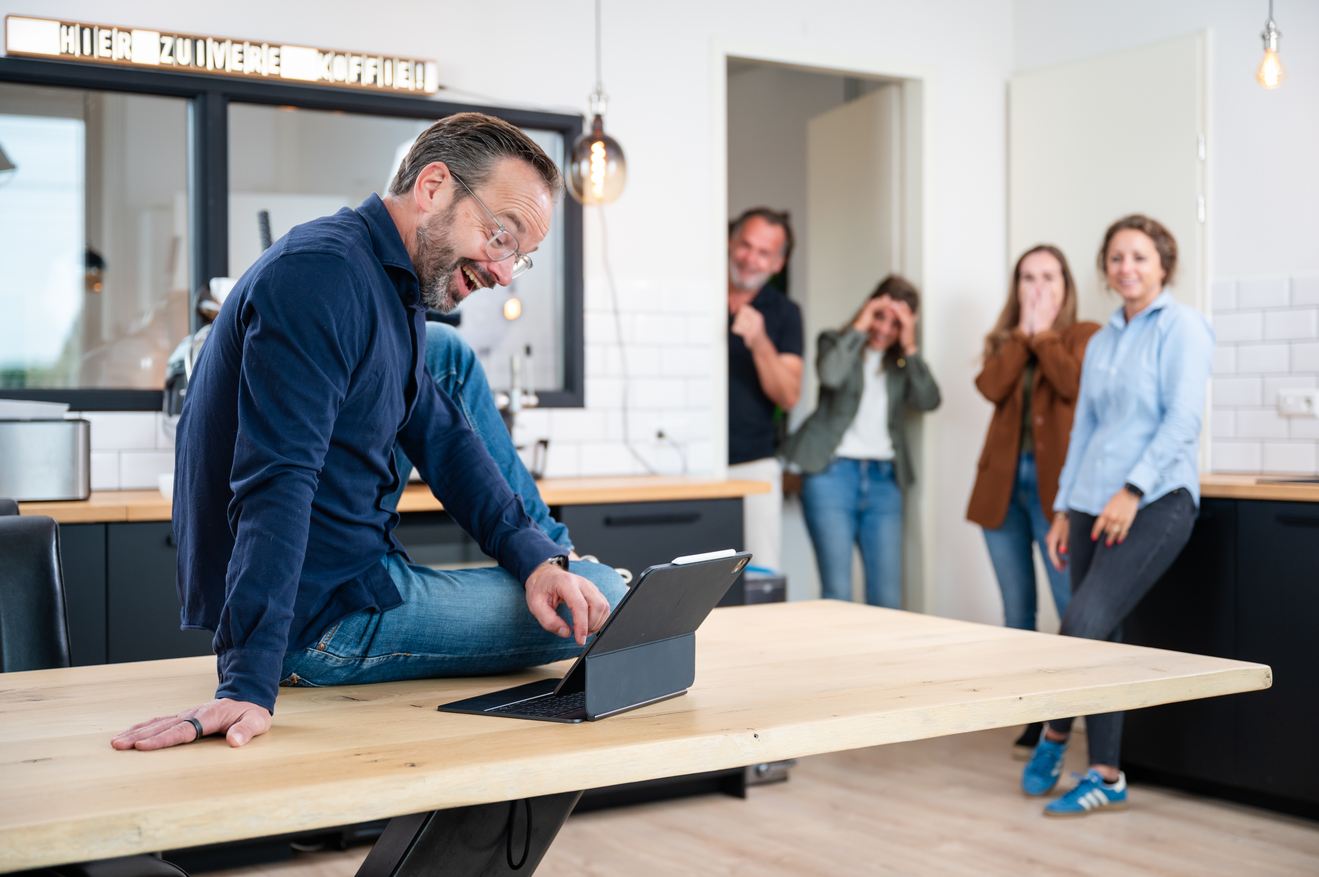 Wereldwijd betaalbare data voor zakelijke reizigers dankzij samenwerking tussen Dutchtel en Firsty