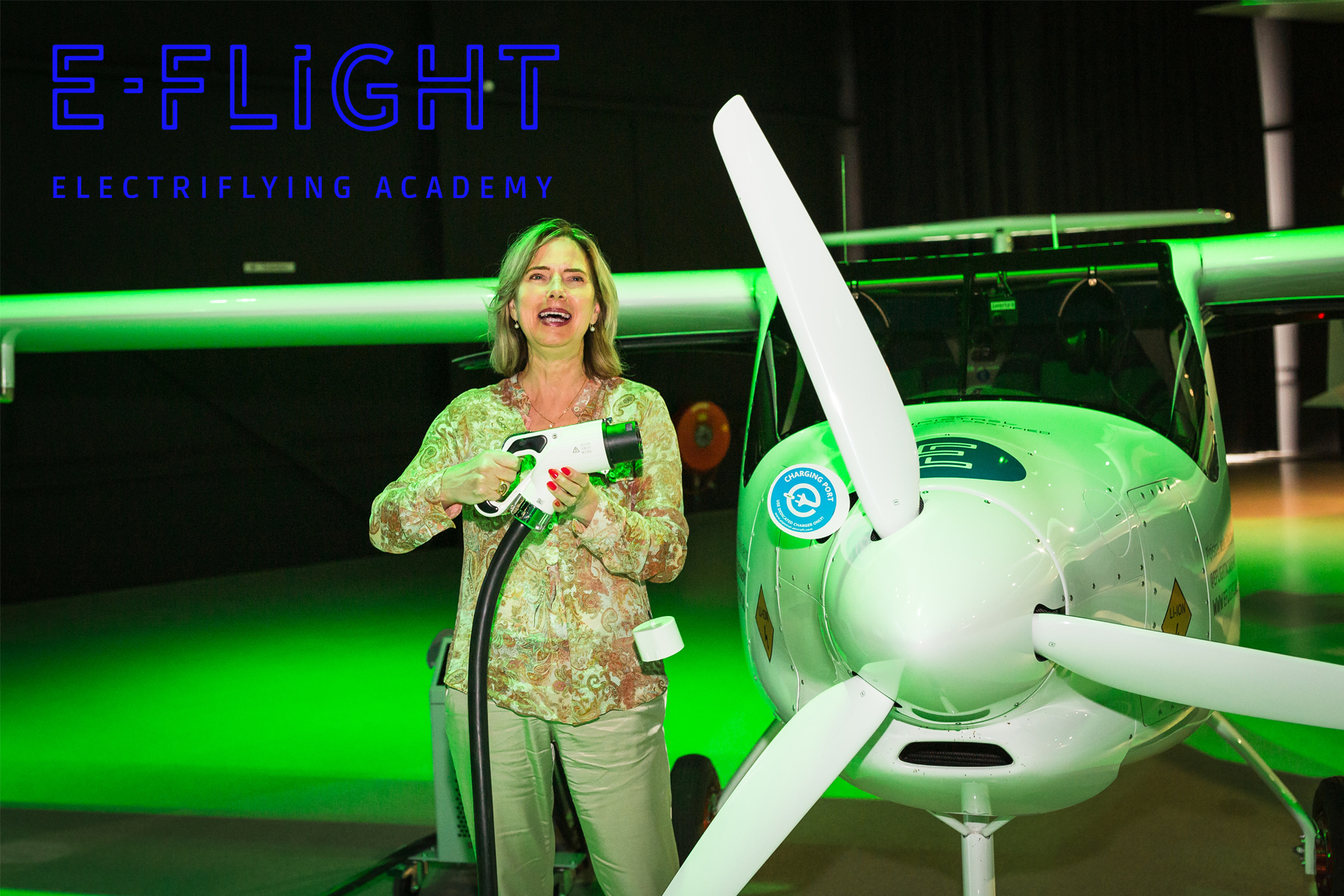 Minister van Nieuwenhuizen (IenW) opent de eerste elektrische vliegschool van Europa: E-Flight Academy