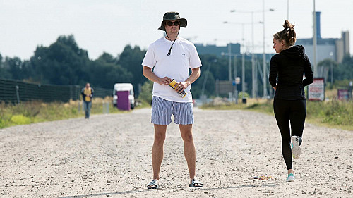 Zonder broek de winkel uit