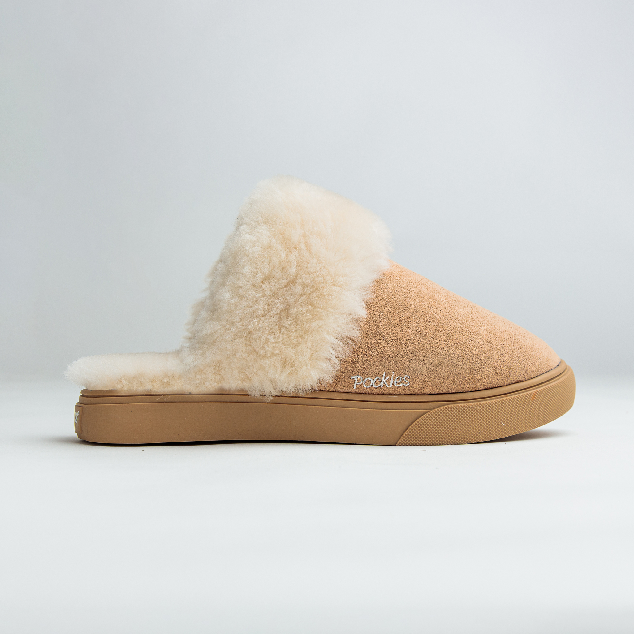 Pockies presenteert hun sneaker-slof hybride genaamd ‘Shortwalks’