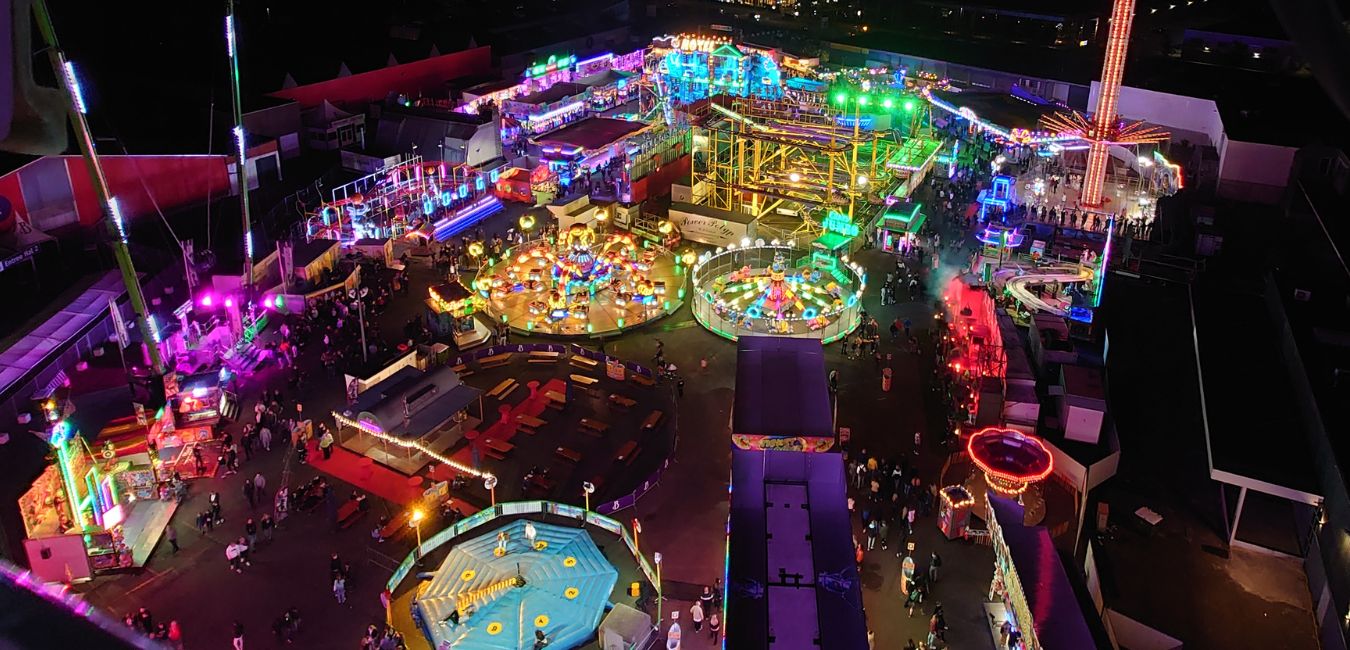 Megakermis op P5 van op De Bazaar