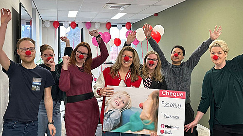 Pinkcube overhandigt cheque t.w.v. ruim €20.000 aan CliniClowns
